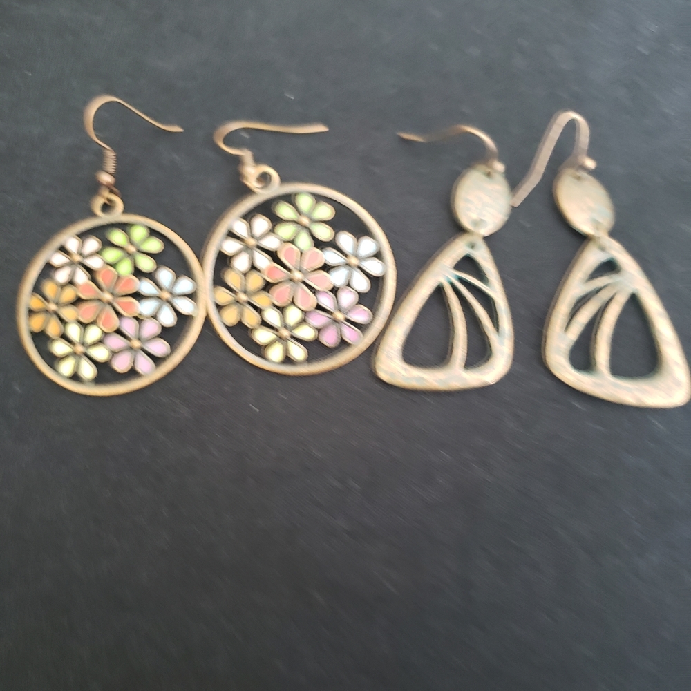 2 pairs Metal hanging earrings